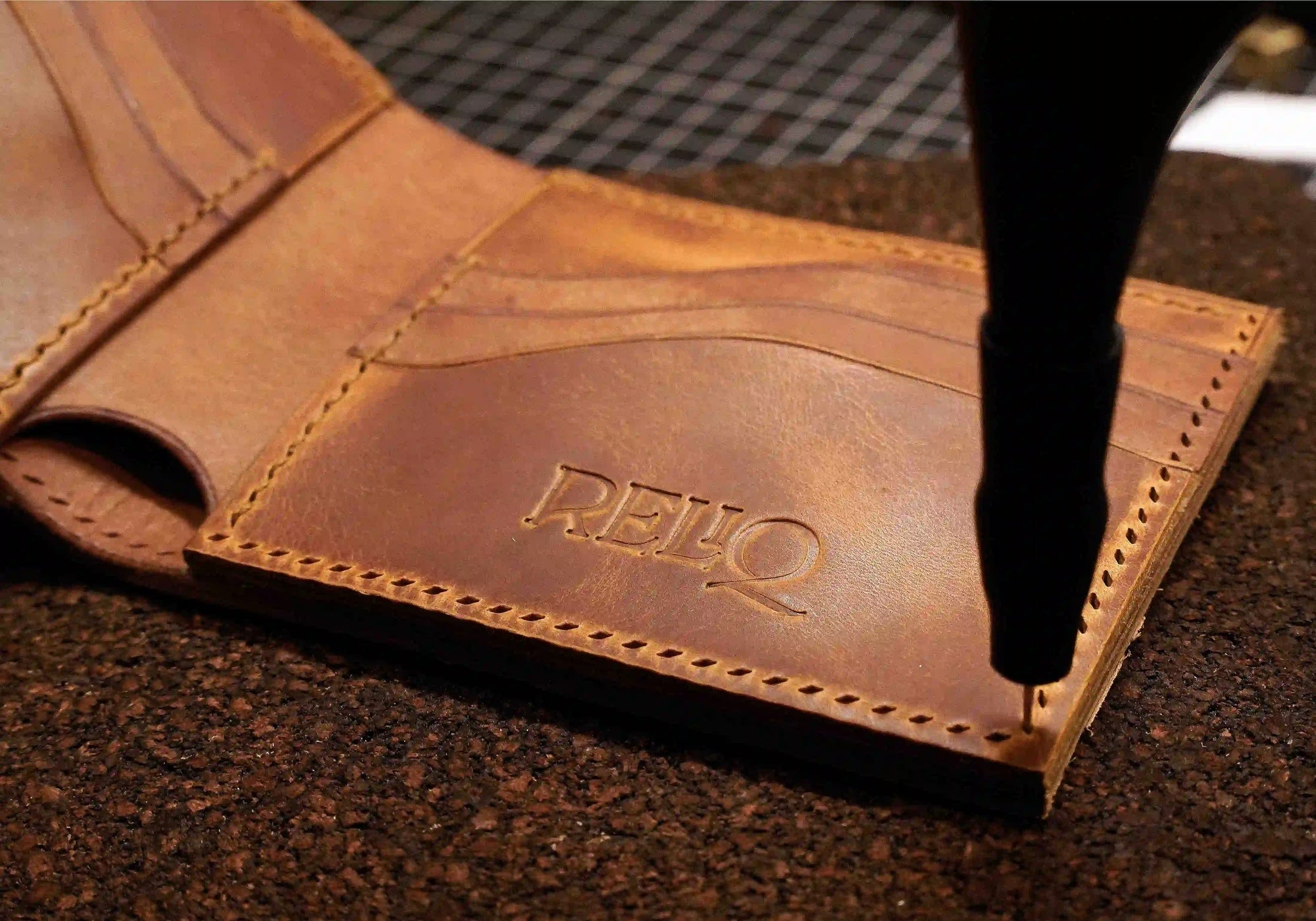 Reliq Leather wallet in vegetable tanned leather, hand stitched in Italy